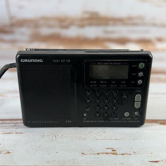 Grundig Yacht Boy 400 AM/FM World Receiver Radio Silver 1990s - Picture 1 of 6